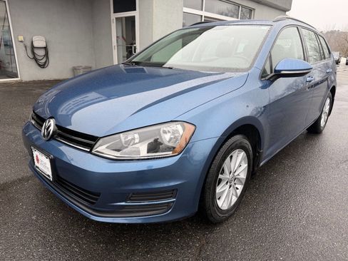 Used 2016 Volkswagen Golf S image 3