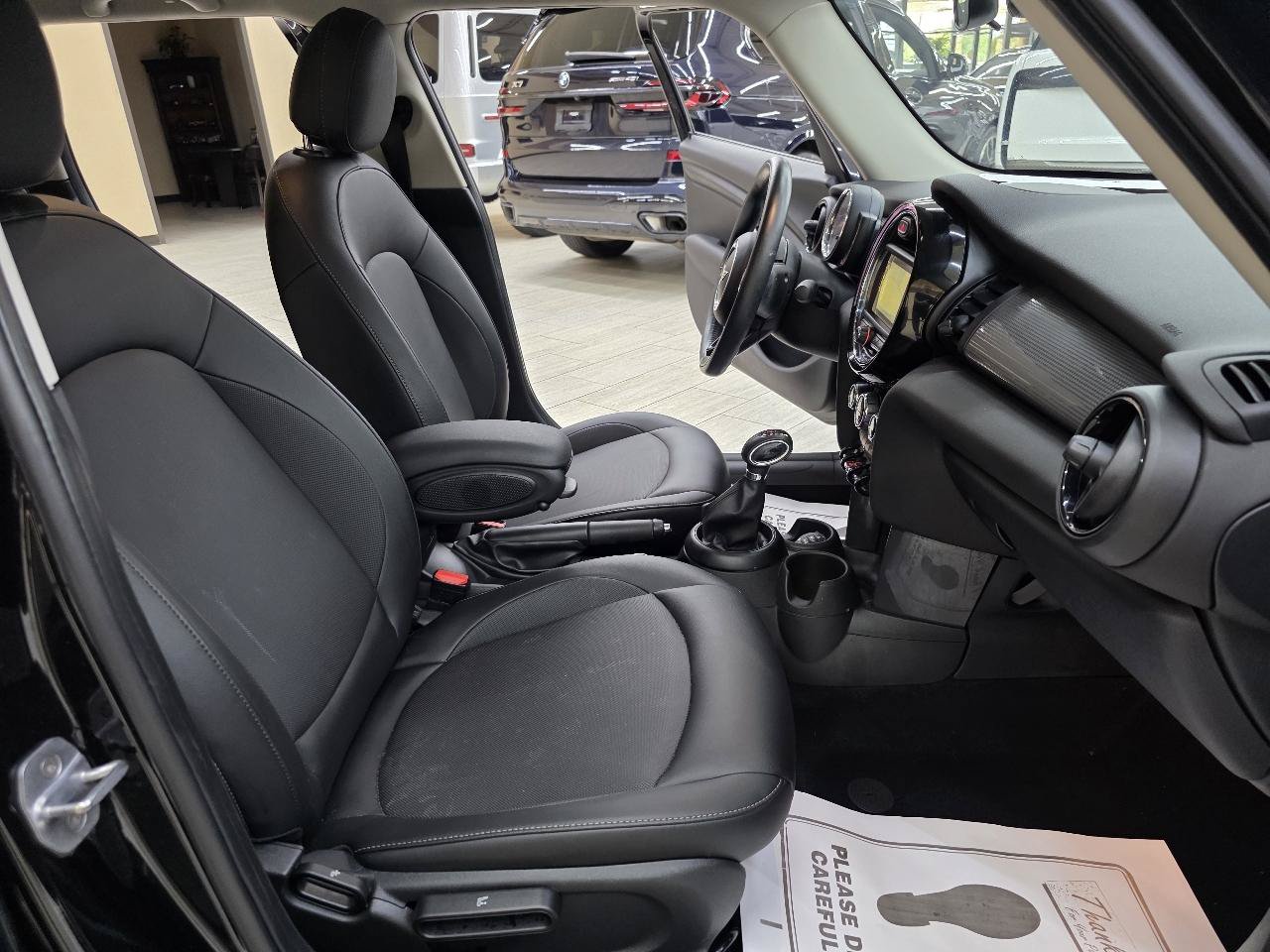 Used 2018 MINI Cooper 4-Door Hardtop w/ Signature Line Package FWD image 19