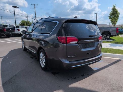 Used 2018 Chrysler Pacifica Touring-L Plus w/ Tire & Wheel Group FWD image 3