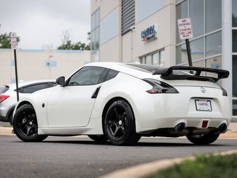 Used 2016 Nissan 370Z Touring RWD image 2
