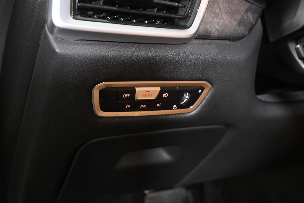 Used 2023 BMW X5 xDrive40i w/ Parking Assistance Package AWD/4WD image 27