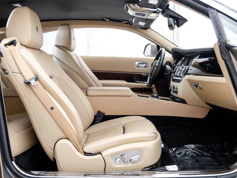 Used 2016 Rolls-Royce Wraith RWD image 37