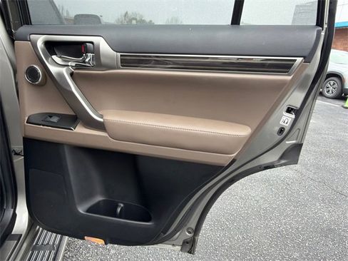Used 2023 Lexus GX 460 Premium image 16