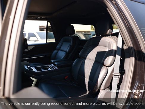 Used 2025 Lincoln Navigator Black Label image 12