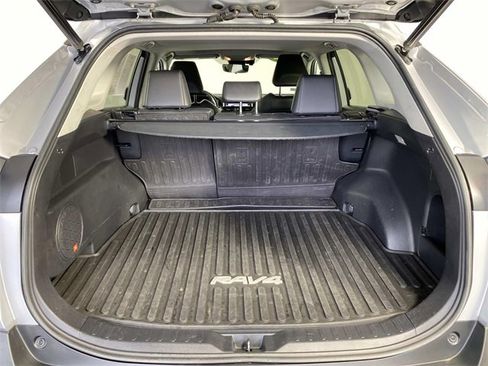 Used 2019 Toyota RAV4 XLE Premium image 8