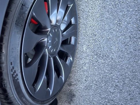 Used 2023 Tesla Model Y Performance image 22