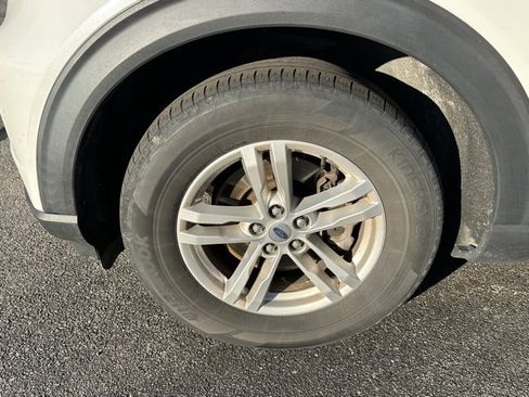 Used 2020 Ford Explorer XLT w/ Equipment Group 202A image 9