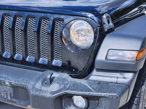 Used 2022 Jeep Wrangler Sport AWD/4WD image 9