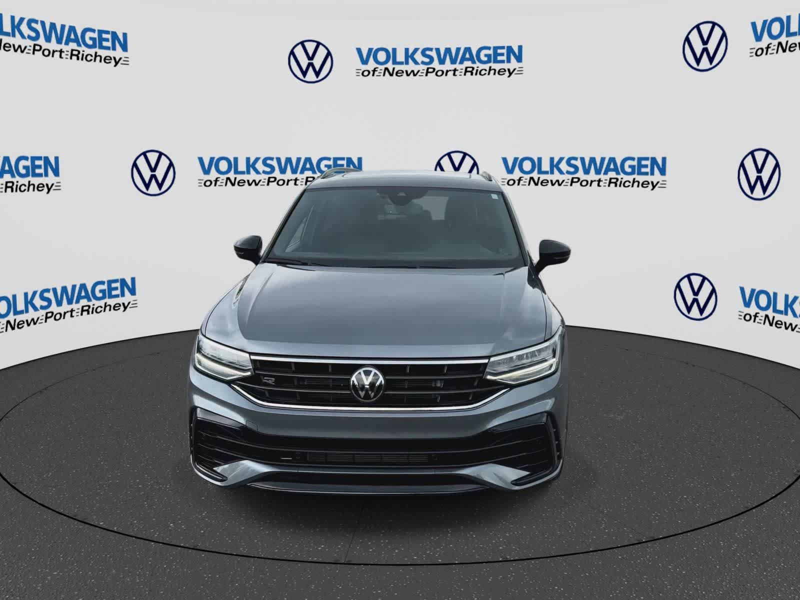 Used 2024 Volkswagen Tiguan SE R-Line FWD image 3