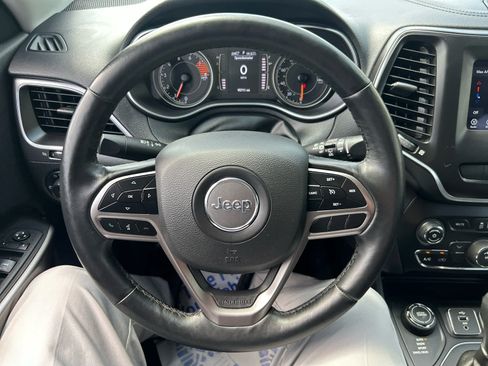 Used 2019 Jeep Cherokee Latitude Plus w/ Cold Weather Group AWD/4WD image 15
