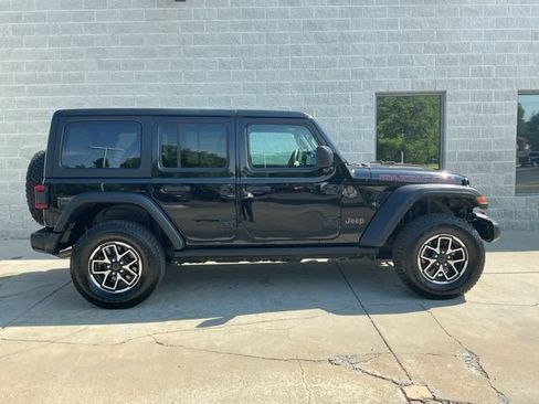 Used 2024 Jeep Wrangler Unlimited Rubicon AWD/4WD image 11