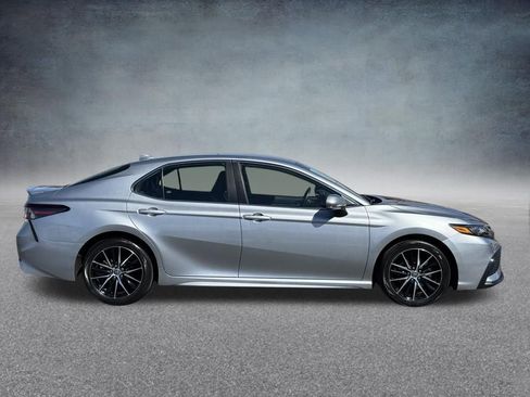 Used 2024 Toyota Camry SE image 2