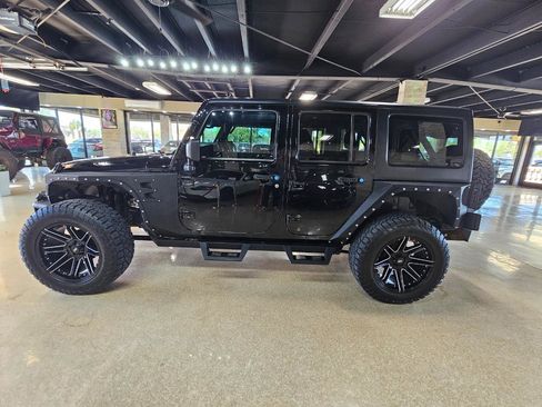 Used 2016 Jeep Wrangler Unlimited Sahara w/ Max Tow Package AWD/4WD image 4