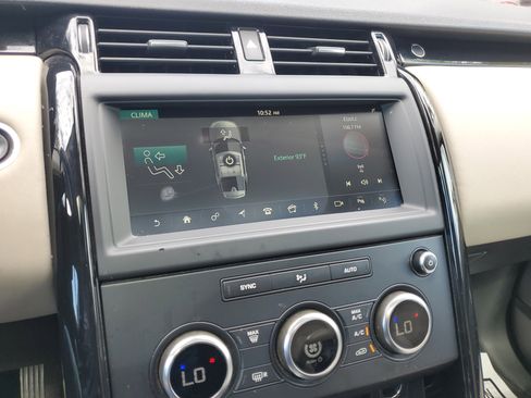 Used 2019 Land Rover Discovery SE image 23