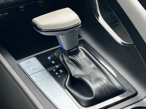 Used 2021 Hyundai Elantra SE image 21