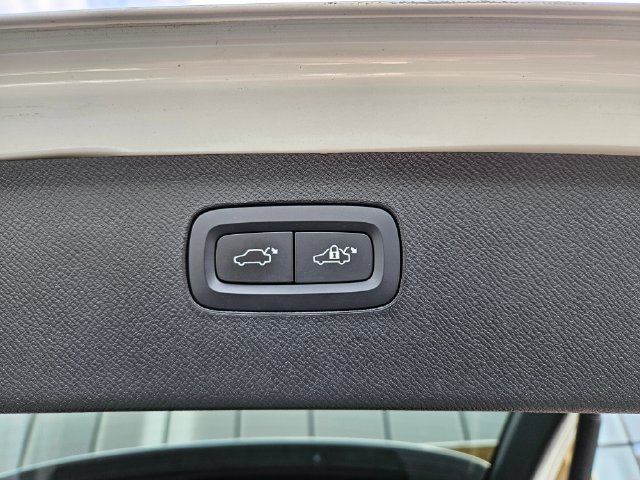 Used 2023 Volvo XC90 B6 Plus w/ Protection Package Premier AWD/4WD image 12