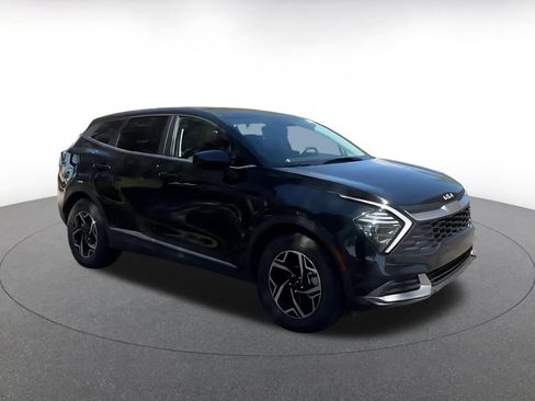 Used 2025 Kia Sportage LX image 2