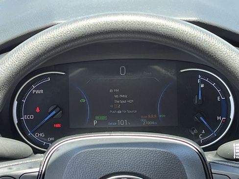 Used 2025 Toyota RAV4 XLE AWD/4WD image 13