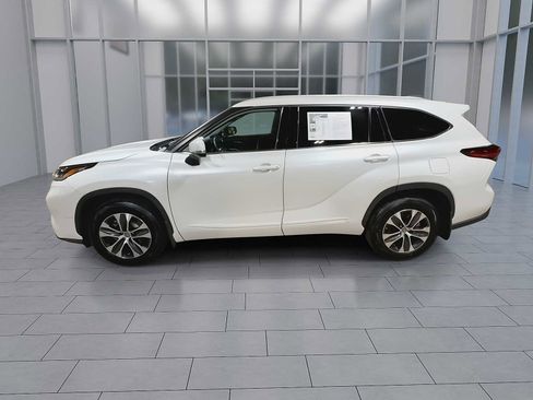 Used 2022 Toyota Highlander XLE AWD/4WD image 5