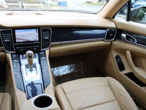 Used 2012 Porsche Panamera 4 image 14