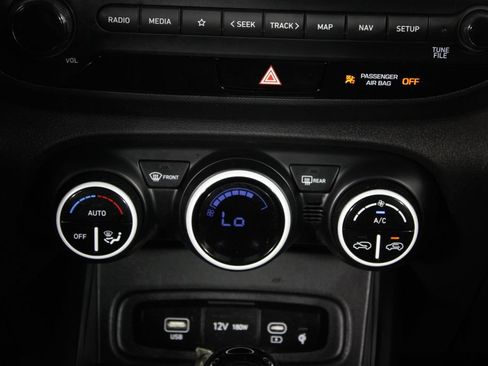 Certified 2024 Hyundai Venue Limited FWD image 22