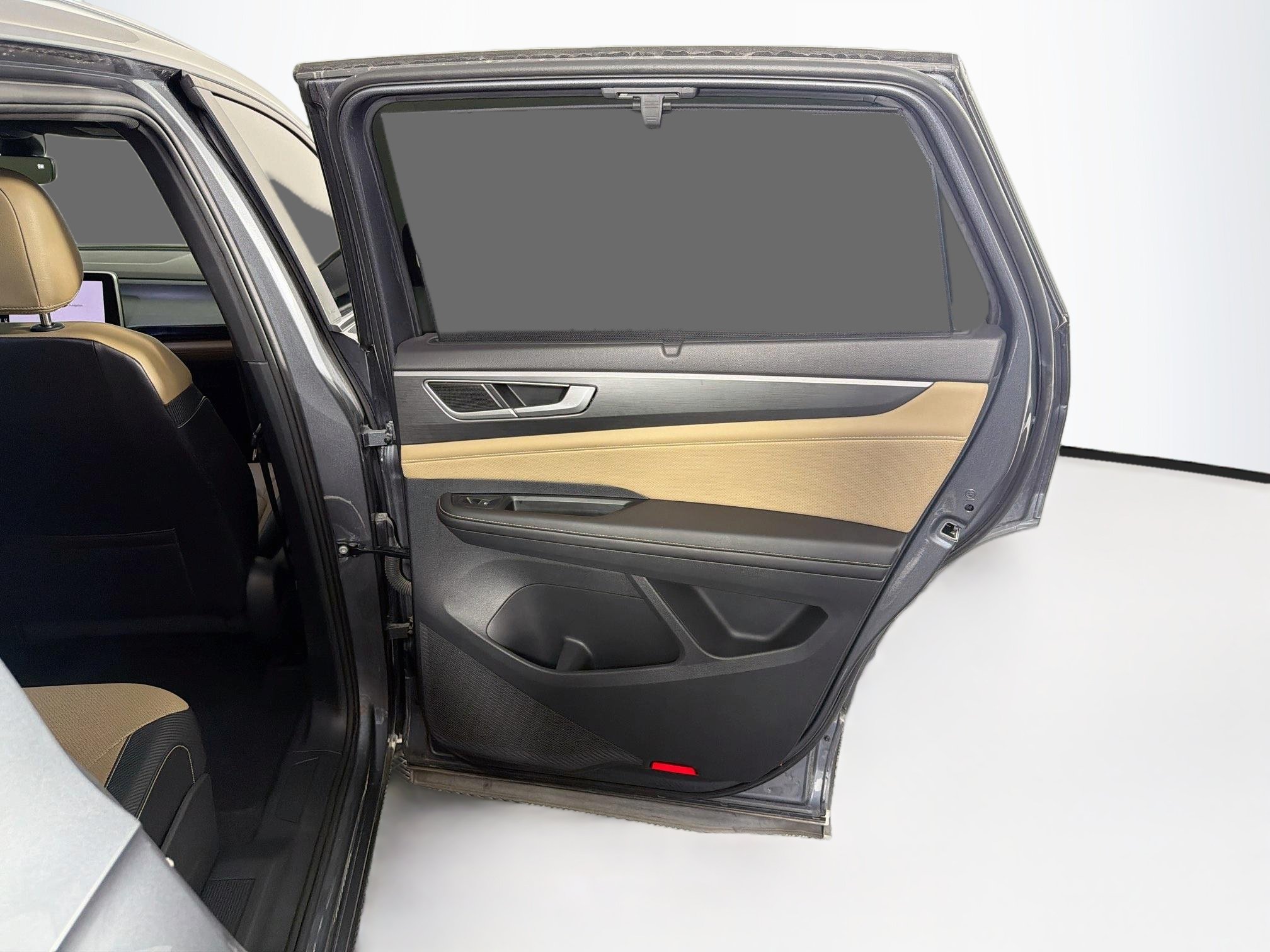 Used 2024 Volkswagen Atlas Cross Sport SE w/ Panoramic Sunroof Package FWD image 33