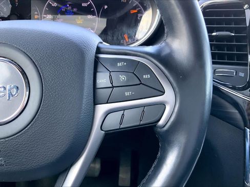 Used 2022 Jeep Grand Cherokee Laredo X AWD/4WD image 41