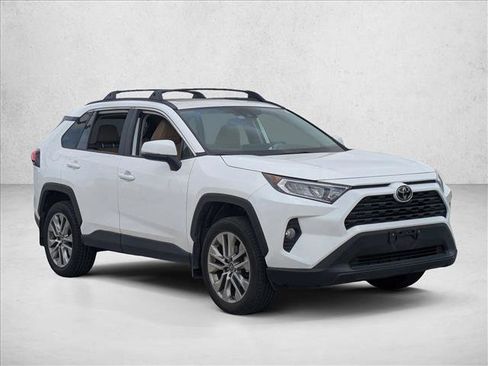 Used 2019 Toyota RAV4 XLE Premium image 3