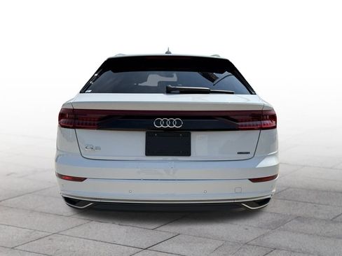 Used 2023 Audi Q8 Premium image 5