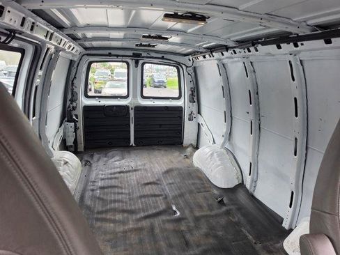 Used 2017 Chevrolet Express 2500 RWD image 24