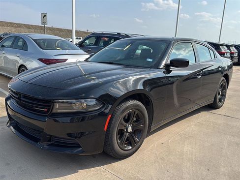 Used 2022 Dodge Charger SXT image 2