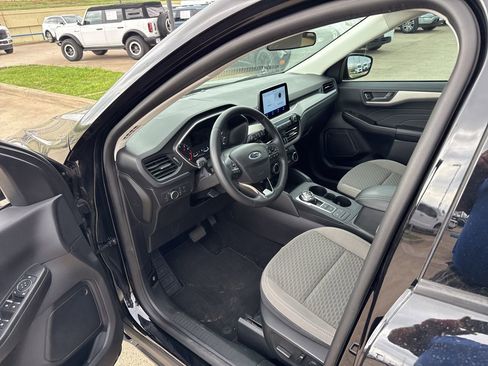 Used 2022 Ford Escape SE w/ SE Sport Appearance Package image 20