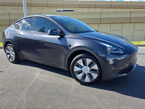 Used 2024 Tesla Model Y Long Range image 26