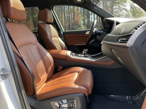 Used 2022 BMW X7 M50i image 22