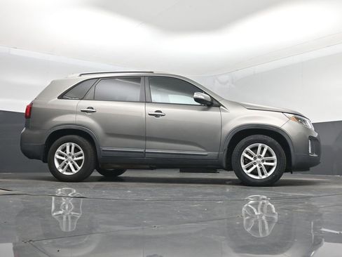 Used 2015 Kia Sorento LX image 48