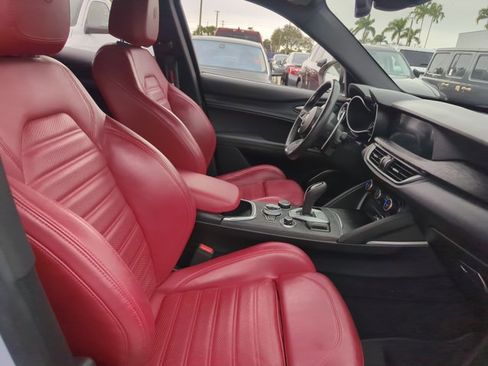 Used 2022 Alfa Romeo Stelvio Sprint image 21