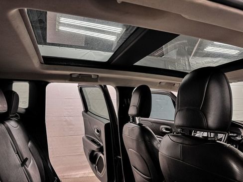 Used 2019 Jeep Renegade Limited FWD image 13