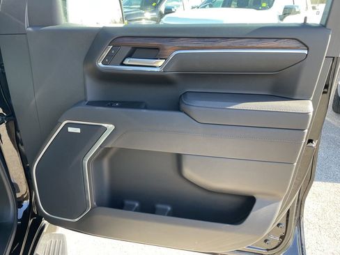 Used 2025 GMC Sierra 1500 SLT w/ SLT Premium Plus Package image 32