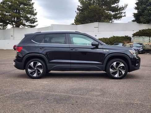 Certified 2024 Volkswagen Taos SE image 2