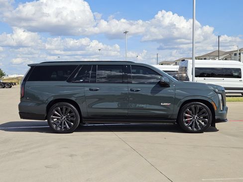 Certified 2025 Cadillac Escalade ESV V AWD/4WD image 7