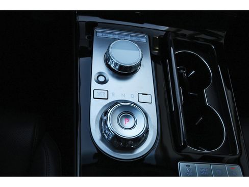 Used 2025 Genesis G80 2.5T image 27