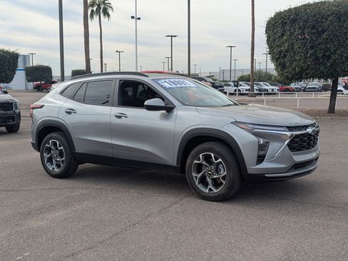 Certified 2024 Chevrolet Trax LT w/ Driver Confidence Package image 8