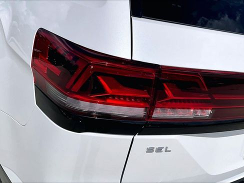 Used 2024 Volkswagen Atlas Peak Edition SEL AWD/4WD image 27