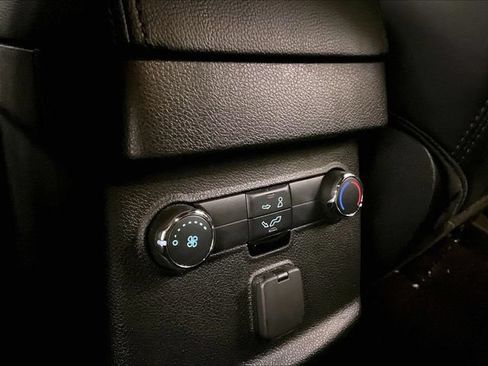 Used 2019 Ford Explorer XLT w/ Equipment Group 202A AWD/4WD image 33