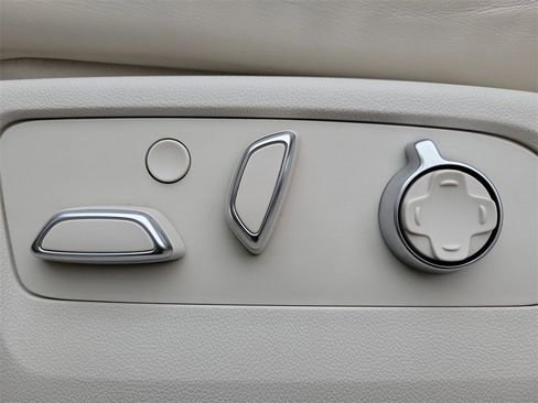 Certified 2022 Cadillac Escalade Premium Luxury Platinum image 23