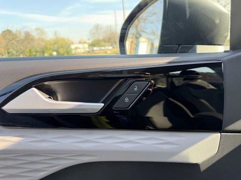 Used 2023 Volkswagen Taos S image 11