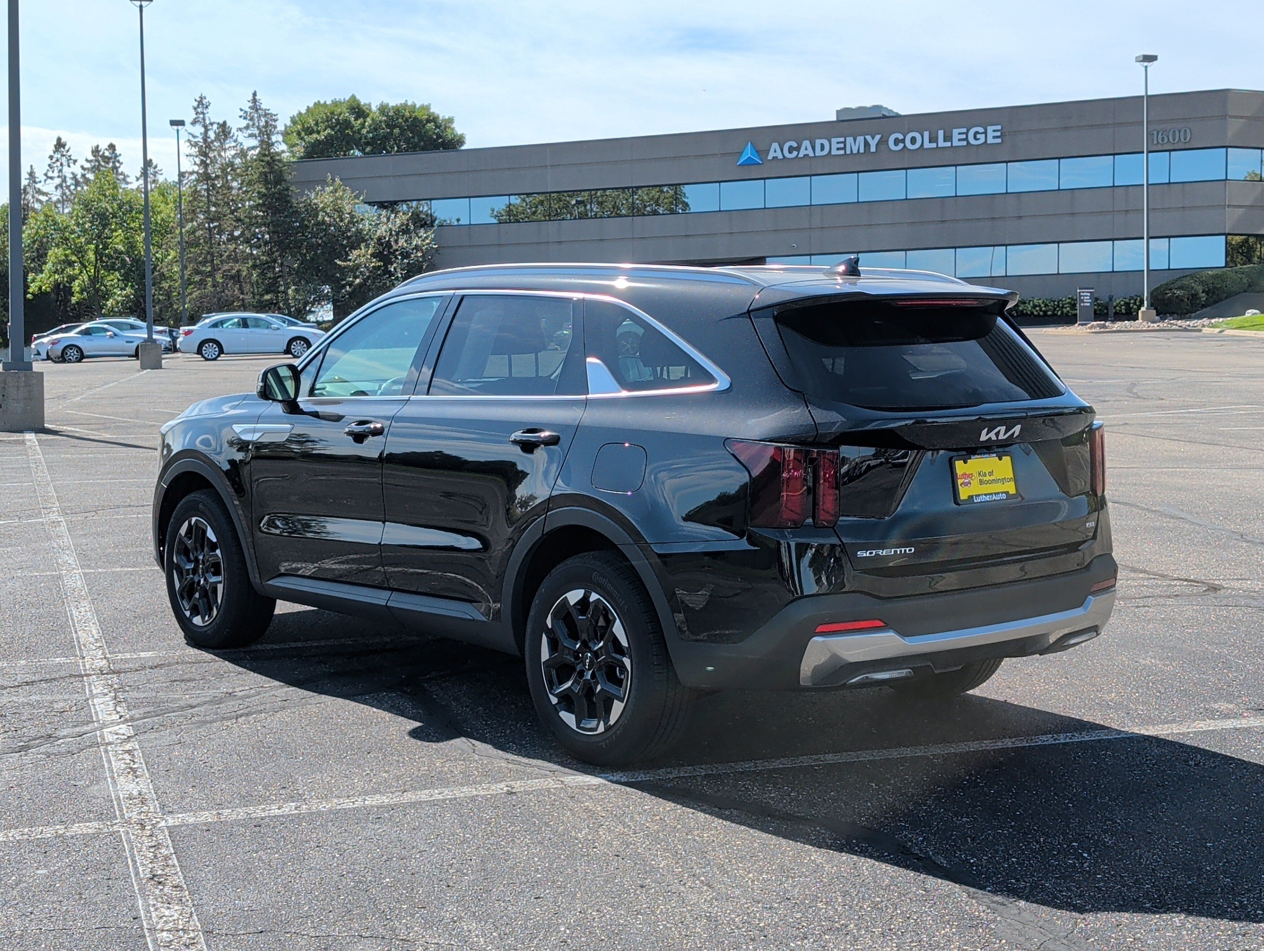 Certified 2025 Kia Sorento S w/ Panoramic Sunroof Package AWD/4WD image 3