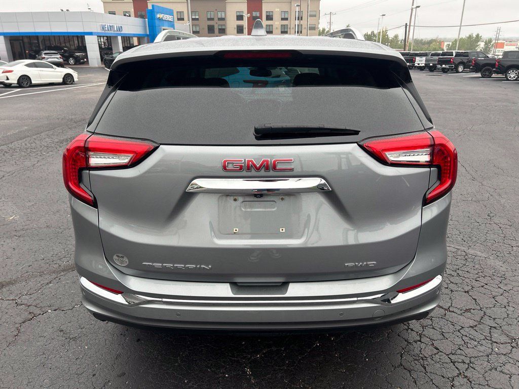 Used 2023 GMC Terrain Denali w/ Denali Premium Package AWD/4WD image 6