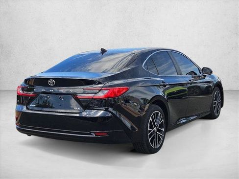 Used 2025 Toyota Camry XLE FWD image 5