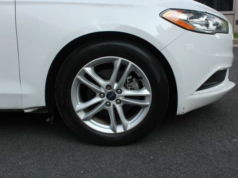 Used 2018 Ford Fusion SE FWD image 4